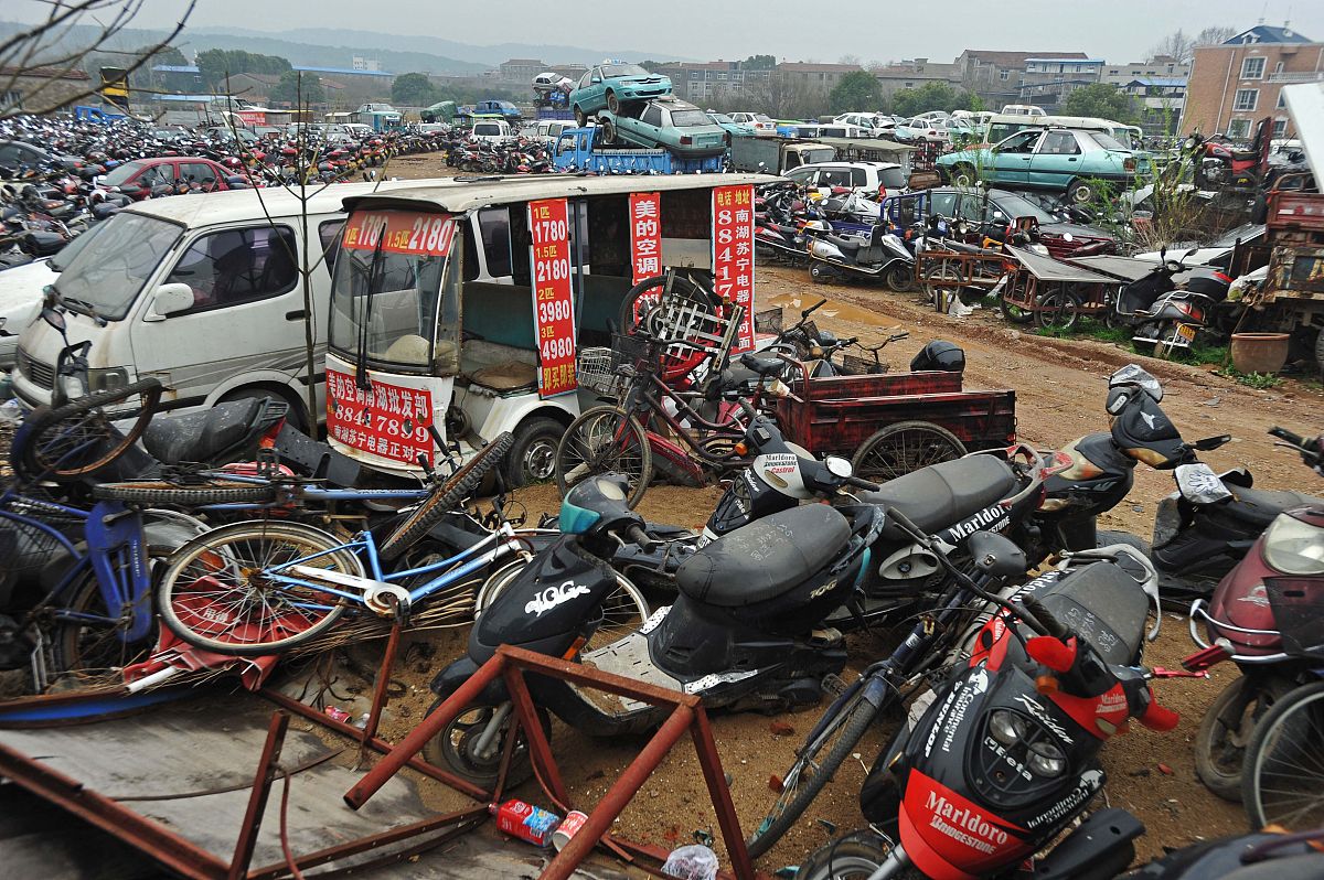 电动汽车自燃：探究背后的环境工程伦理挑战