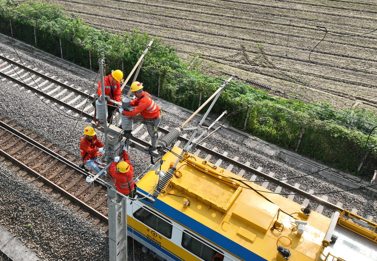 抓住铁路机遇 选好铁路院校用 抓住铁路机遇 选好铁路院校用