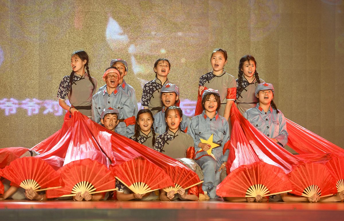 论述陕北民歌在延安农村中学音乐教育中有彰显地域音乐特色培养学生的音乐审美能力的作用写成一段话格式不少于500字。