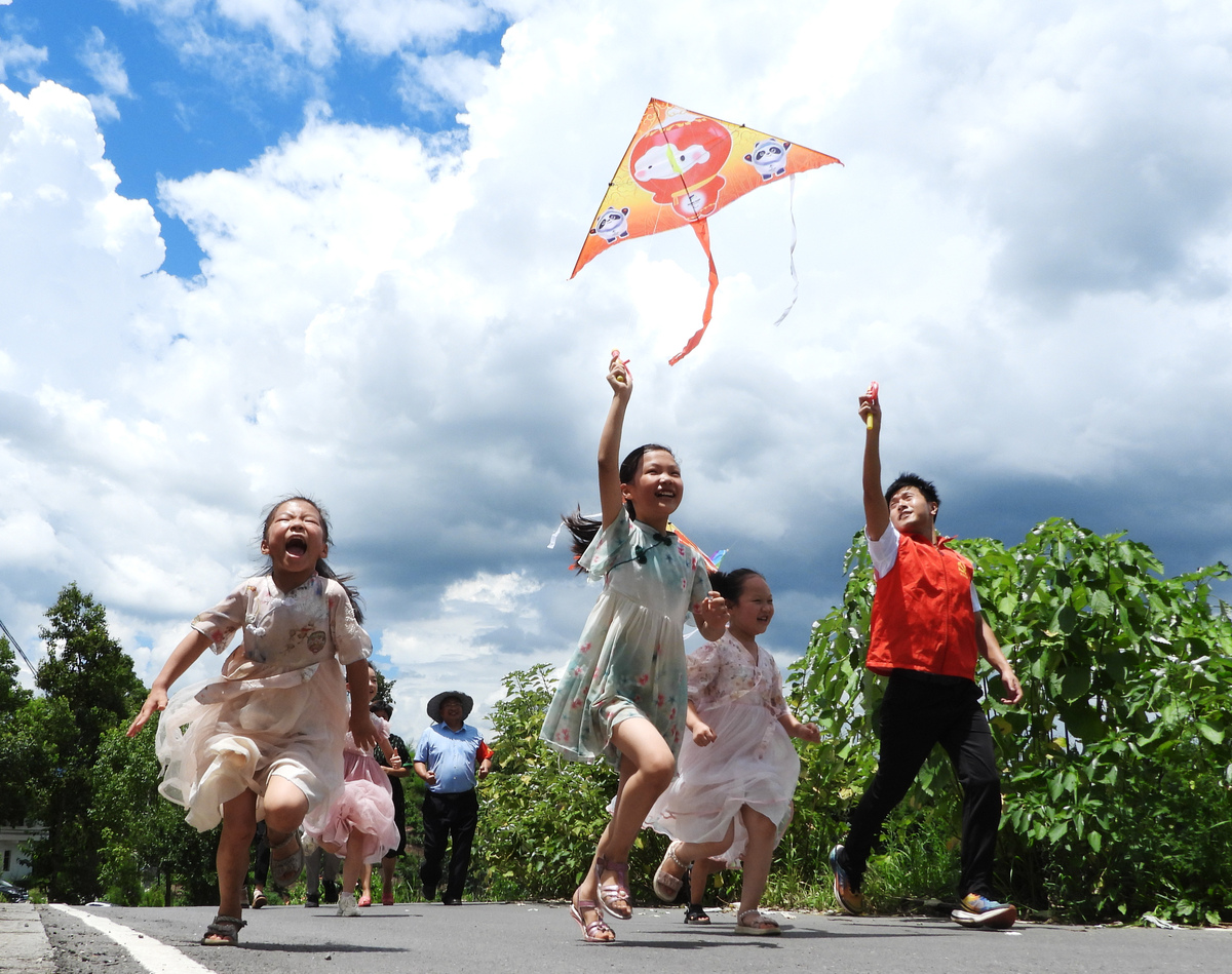 关于放风筝的作文字数不少于一千字。