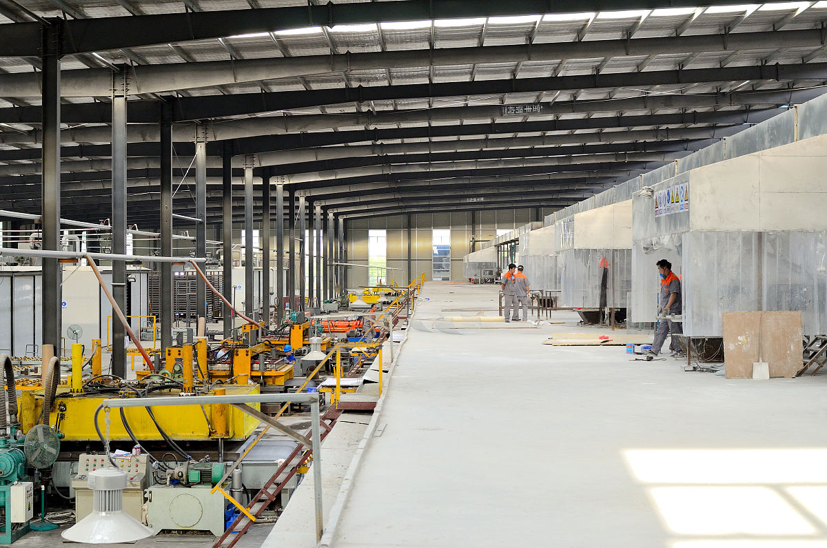 通过参观新技术、新材料的工厂了解房地产行业新技术、新材料的先进工艺、技术成熟度、使用范围和使用成本等。