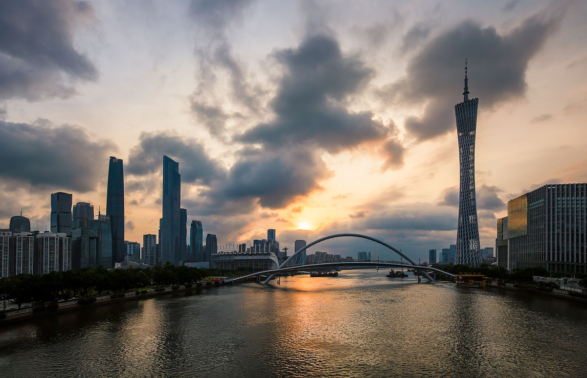 2021年5月25日,广州,珠江两岸人行天桥.