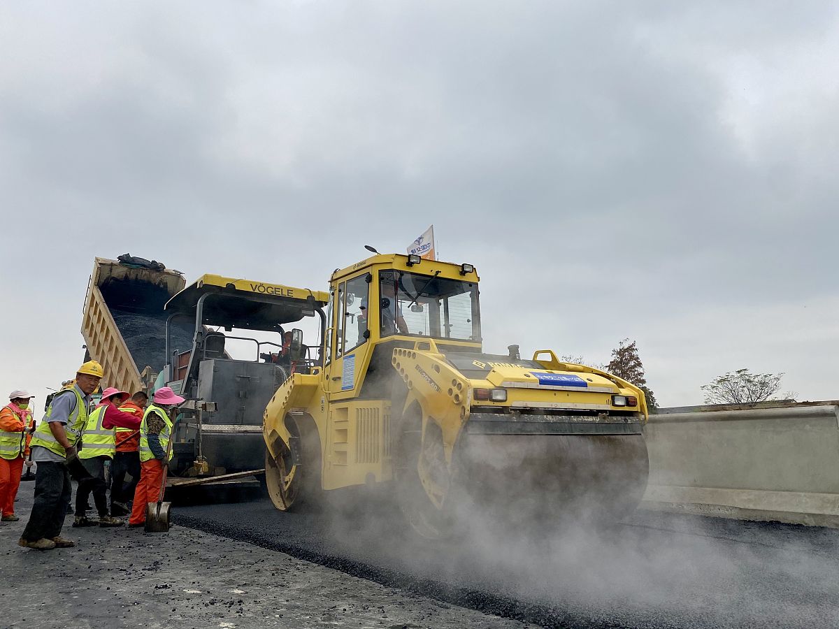 沥青摊铺机操作培训心得：理论与实践结合