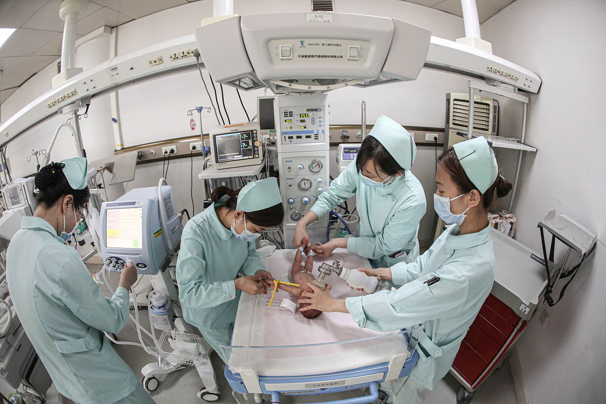 重症监护病房 (ICU) 是什么?- 了解 ICU 的功能、设备和医护团队 重症监护病房 (ICU) 是什么?- 了解 ICU 的功能、设备和医护团队
