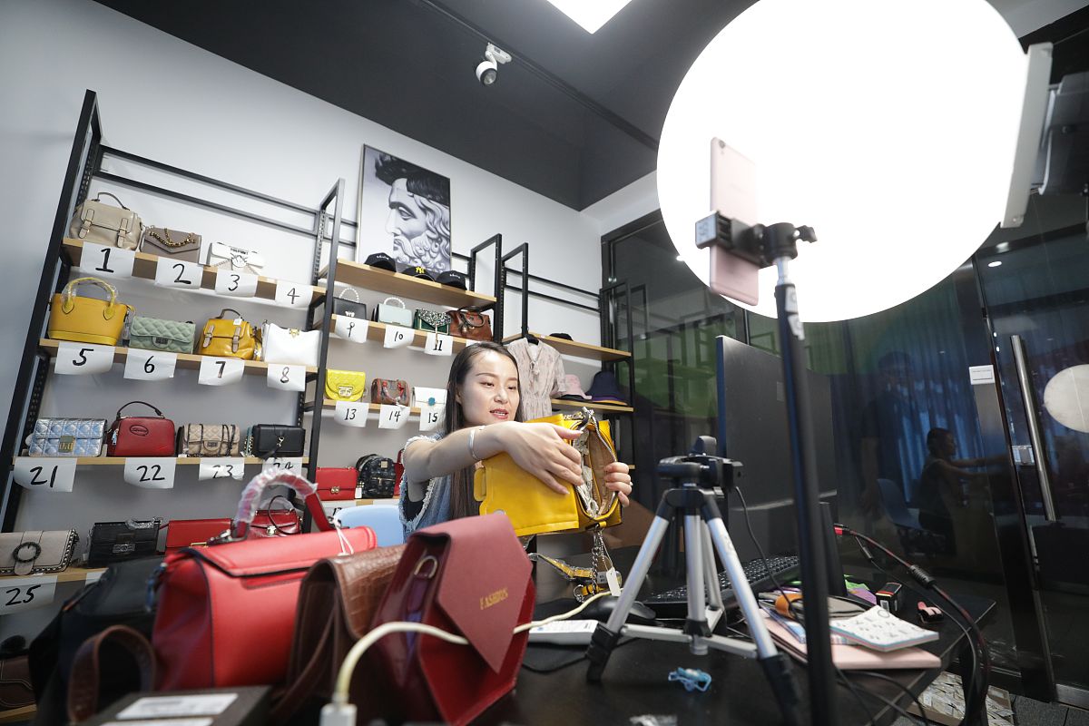 潮牌服装电商直播：提升真实性和互动性的建议