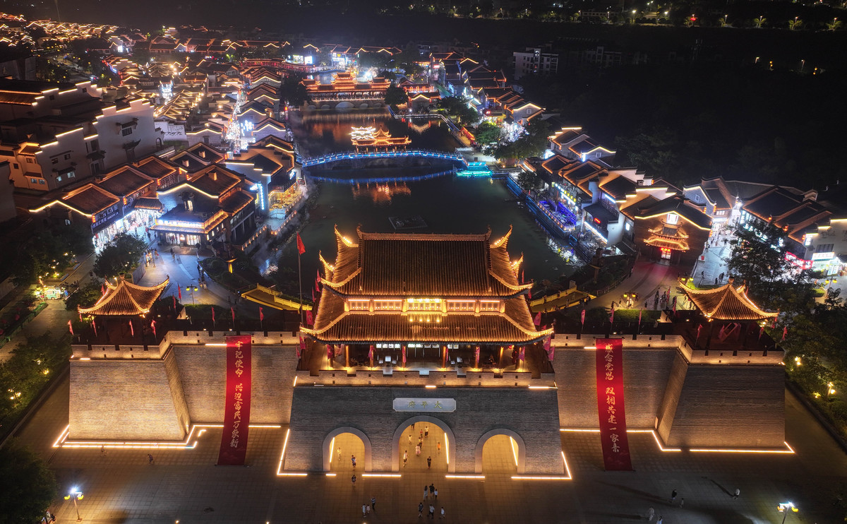 写论文题目为《赣州宋城文化的文旅转化路径和发展举措研究——以赣州历史文化旅游街区为例》4000字注意论文结构要有参考文献