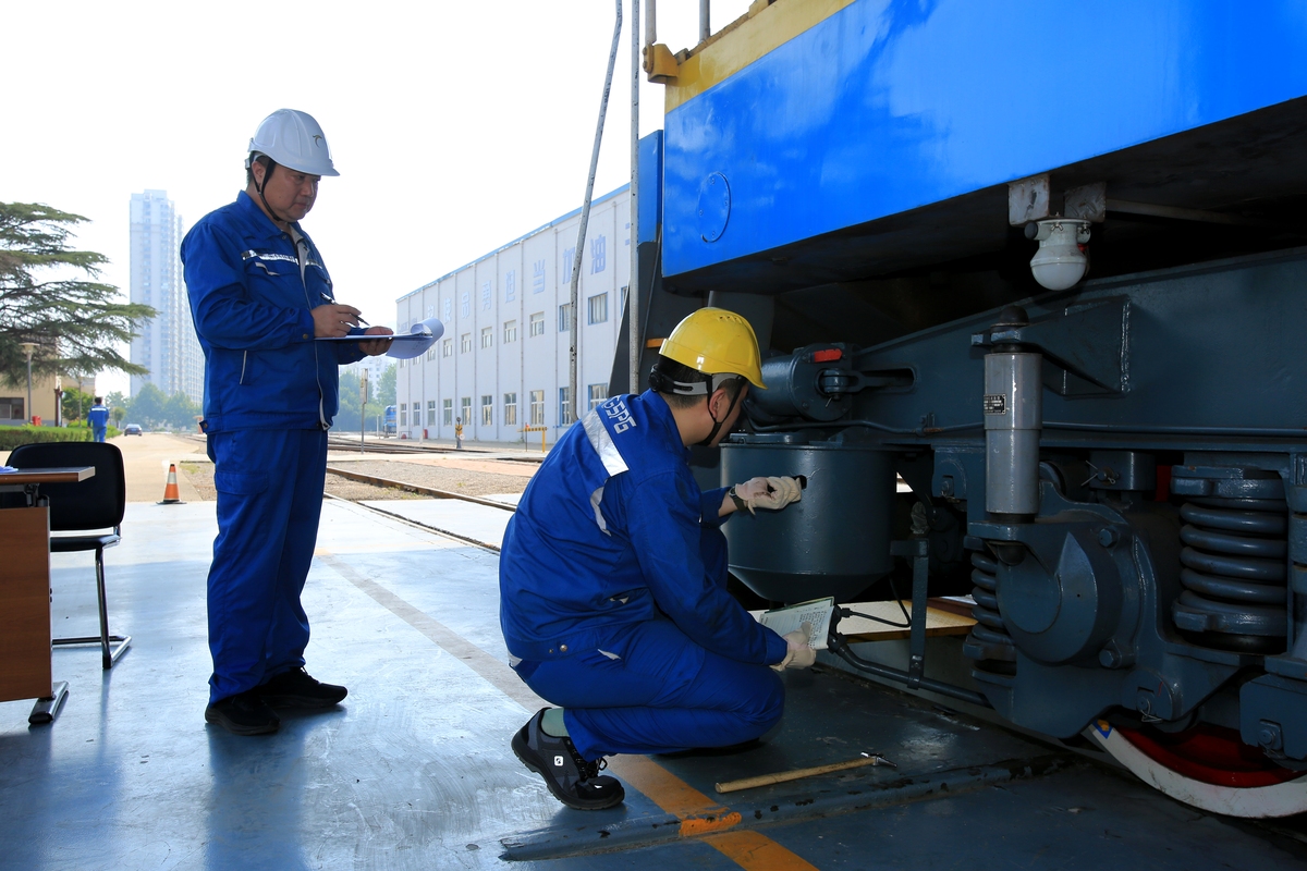 洛阳机车技师学院专业设置：机车维修、电气、制造等