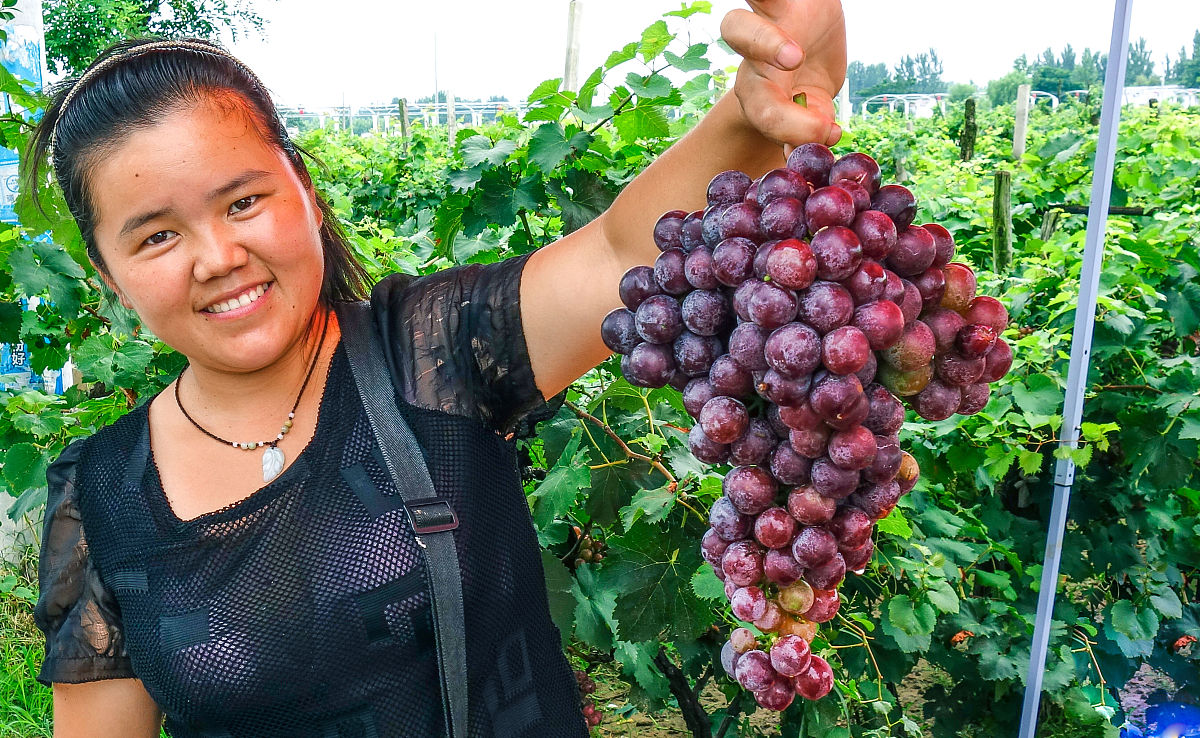男生为什么会喜欢吃两个葡萄，