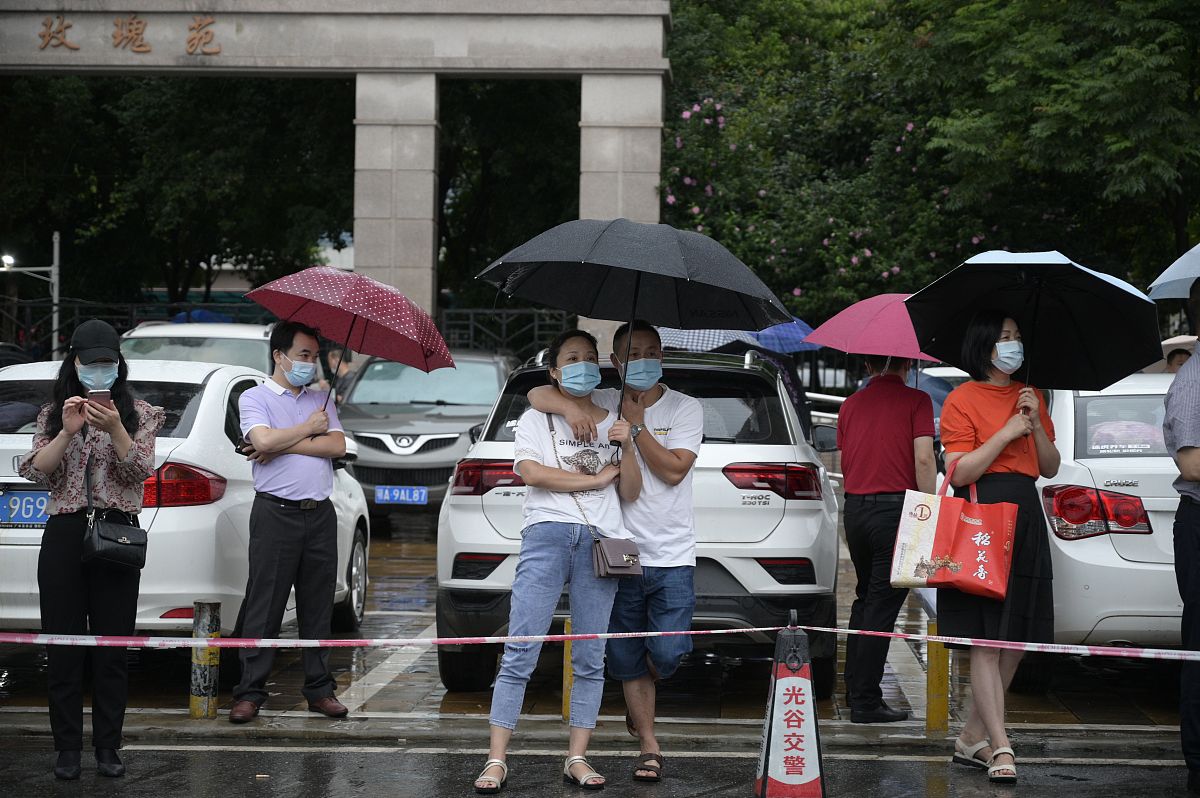 湖南省2022年的卫校好还是普通高中好