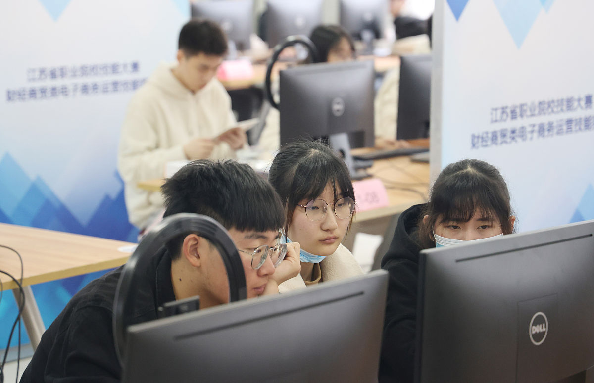 成都2022年计算机学校什么专业适合男生