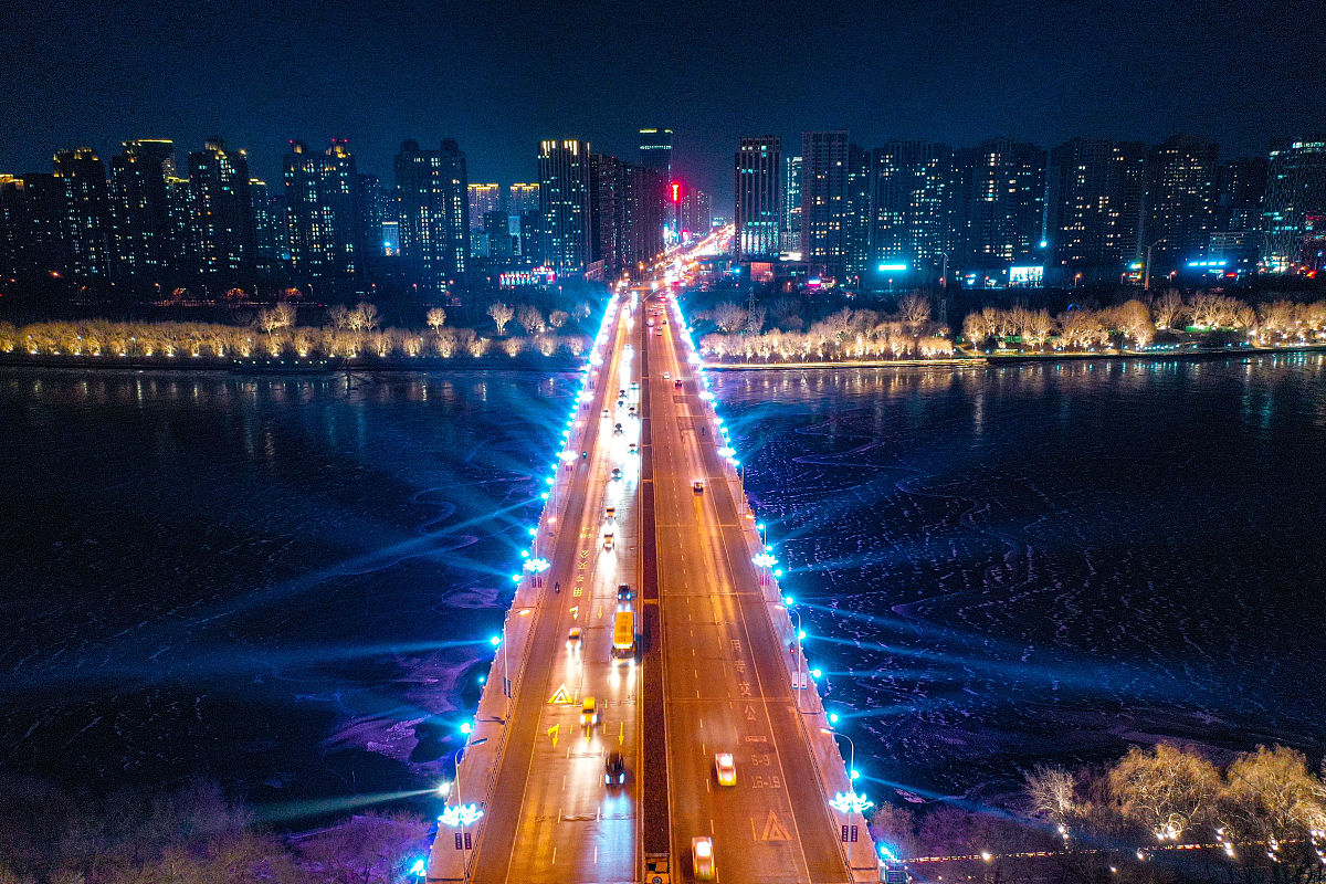 2022年1月16日,沈阳近60岁的南京桥升级改造喜迎春节.