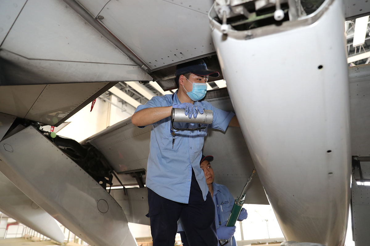 如何成为一名好的航空飞行员呢 如何成为一名好的航空飞行员呢