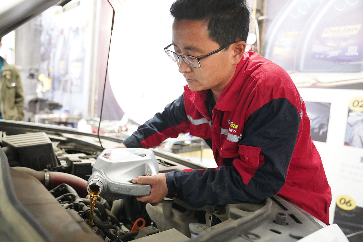 专科生适合学汽修吗？成都汽修专业解析