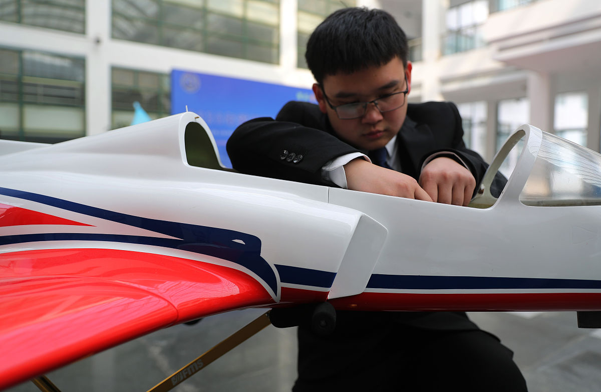 开始跑到转弯时的地速对飞行员技术的影响大吗