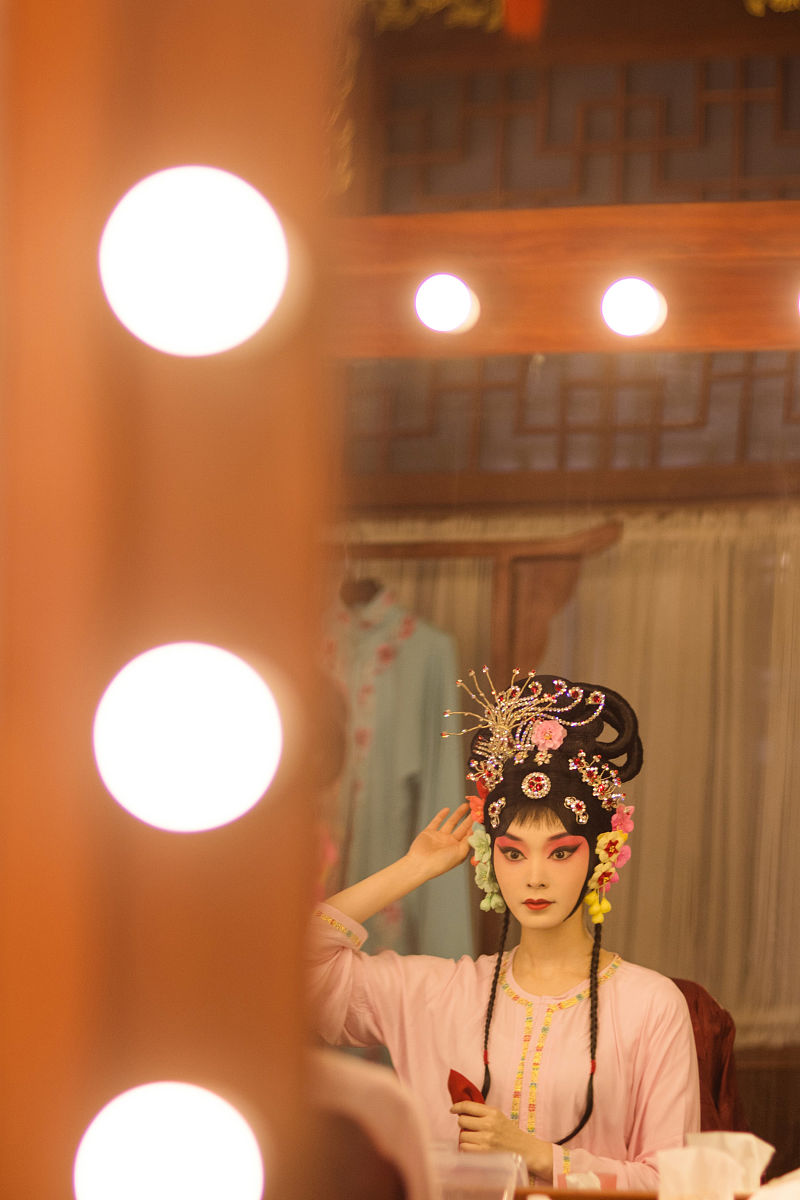 2021年11月12日讯,宋轶录制《最美中国戏》花絮照释出.花絮