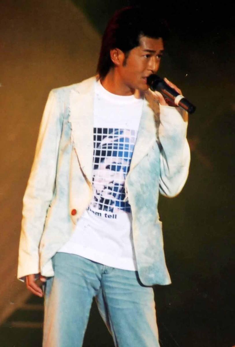 2002年7月27日,厦门,香港歌星古天乐参加大型演唱会.+++_+++香港明星,