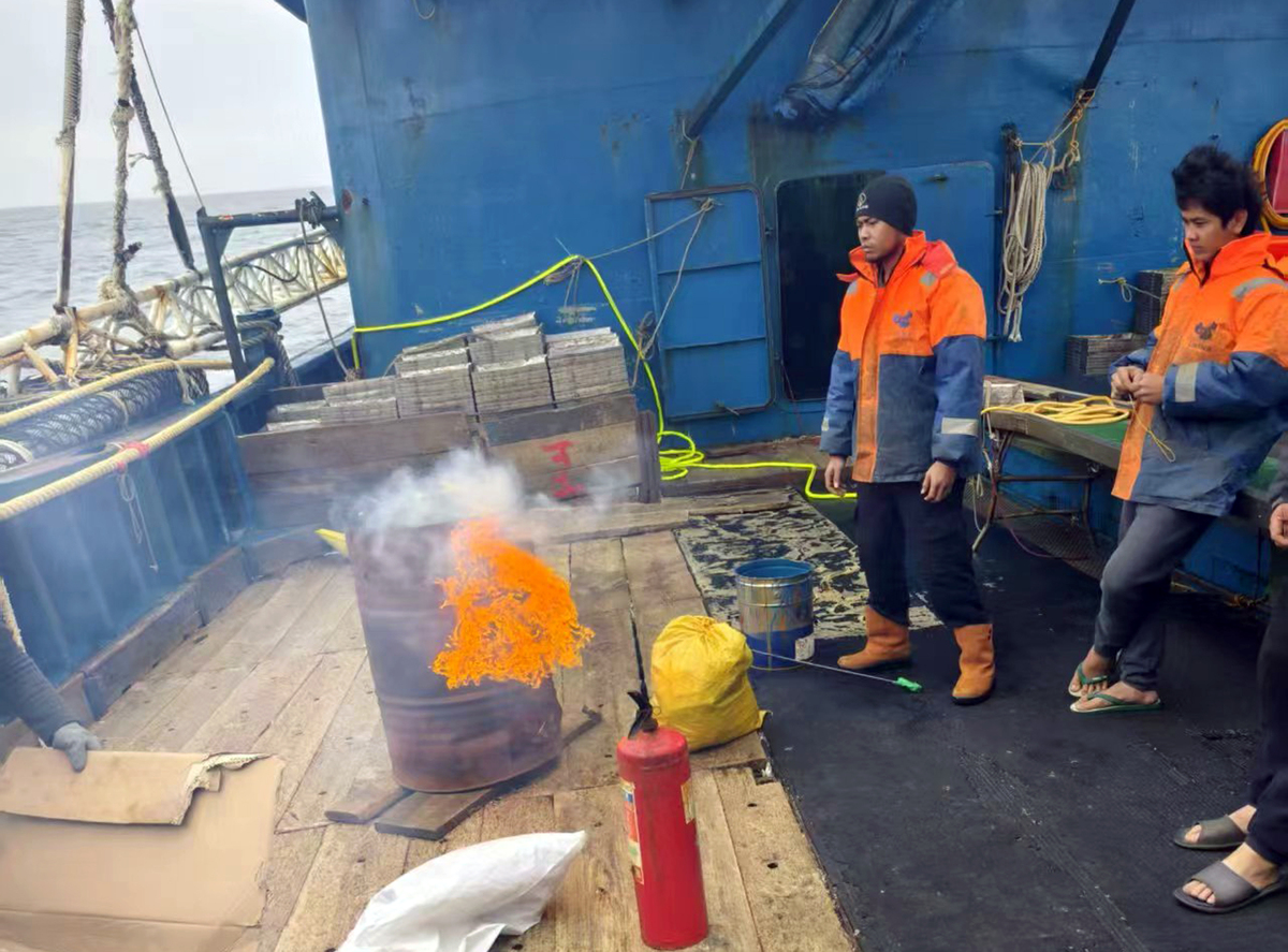 货堆底部发现大量燃油 - 紧急情况！