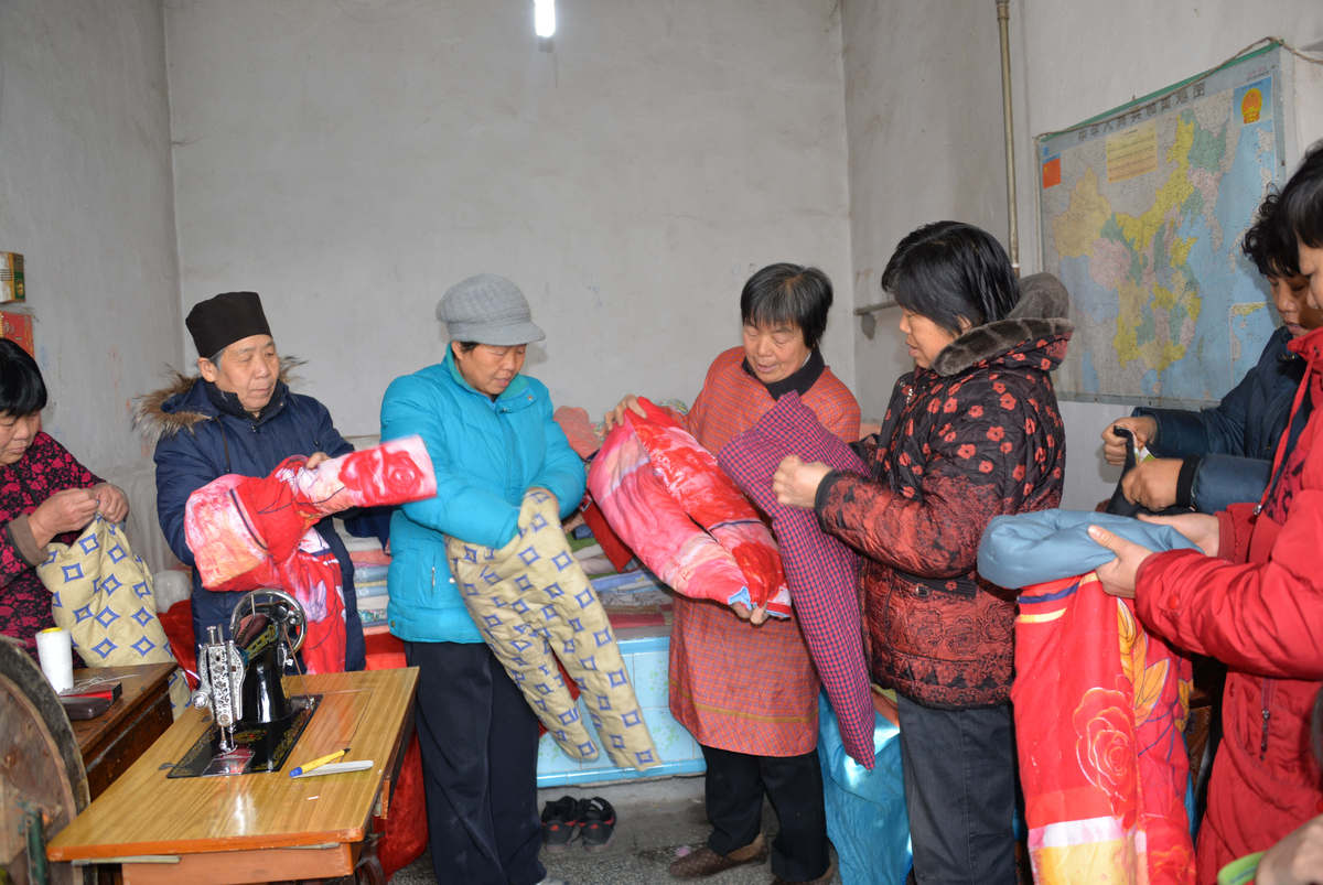 社区留守老人传承少数民族文化：手工艺、音乐舞蹈、讲座、美食、展览