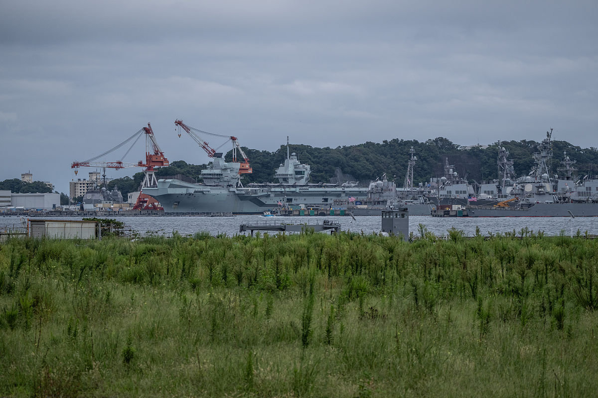 当地时间2021年9月5日,日本神奈川县横须贺市,英国海军航母"伊丽莎白