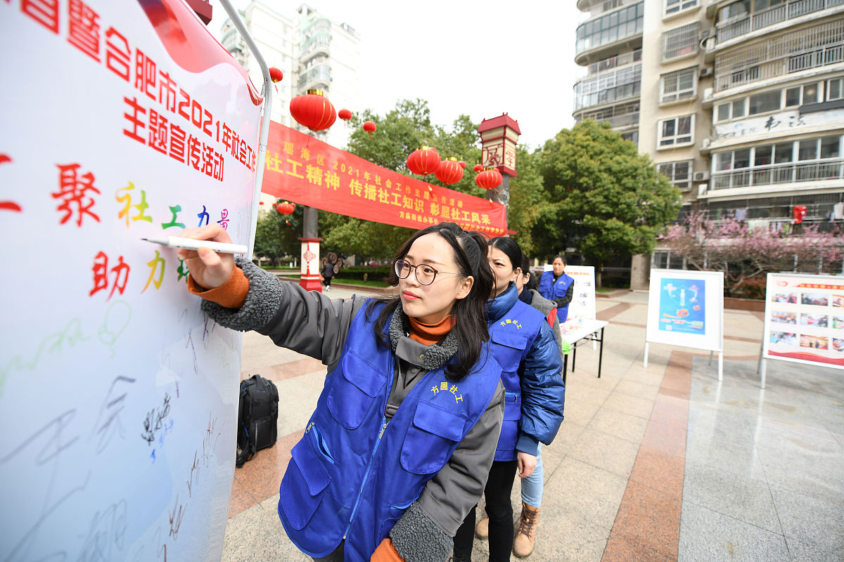 社区好青年事迹:张明的故事 - 积极参与社区建设的典范 社区好青年事迹:张明的故事 - 积极参与社区建设的典范