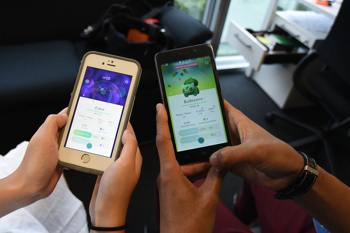 润色以下句子：一阵红光过后鬼斯被暗黑球收进了球中象征性的晃动了几次后发出了收服成功的悦耳声。