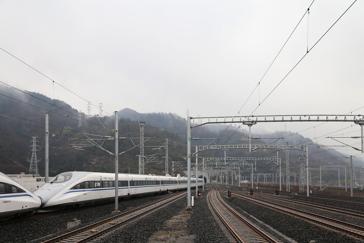 贵州铁路学校：高铁动车组速度对比，快多少？