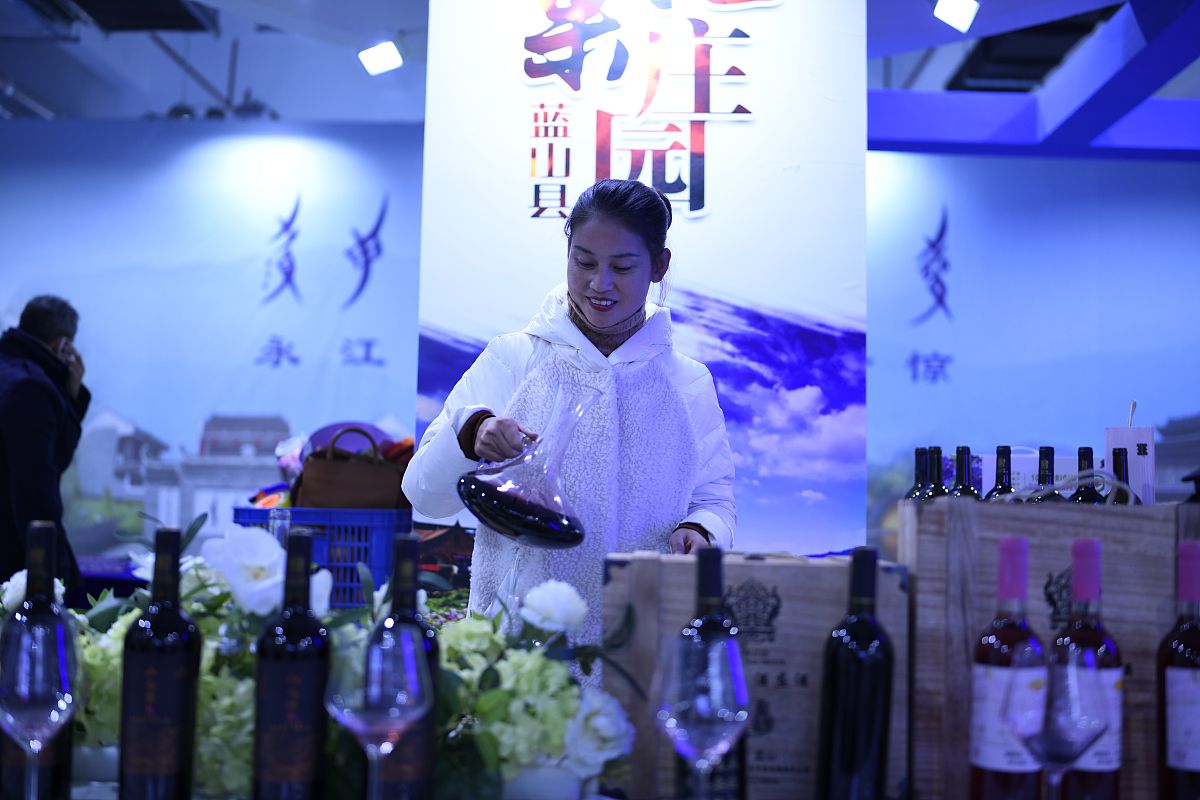 湖南科技工业职业技术学院五年制大专有高铁乘务专业吗？