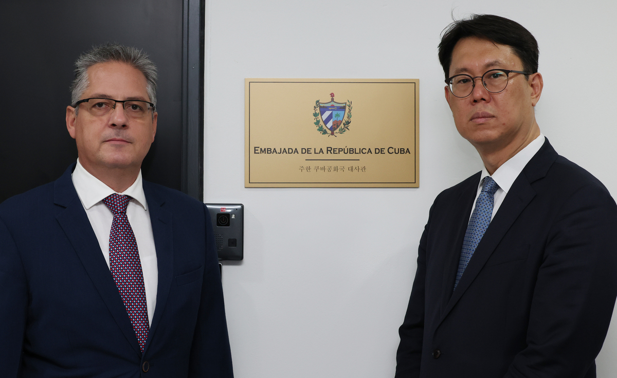 Professor Lu Linrong: Senior Researcher at Shanghai Institute of Innovative Immunotherapy, Renji Hospital