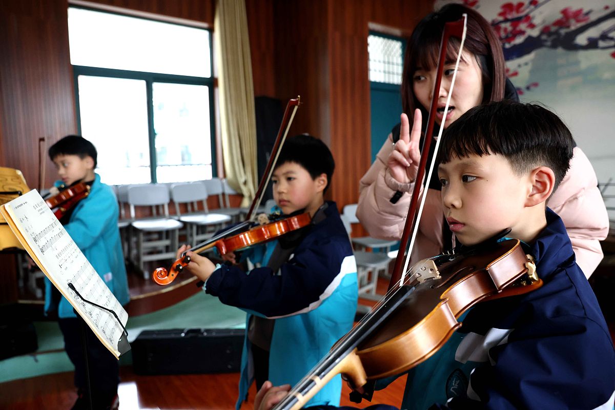 唐山未完成高中学业的学生可以选择哪些中专学校？