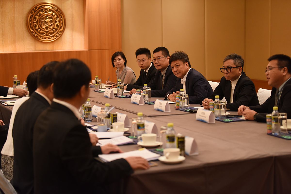 第一次跟新任领导吃饭如何在饭局上敬酒