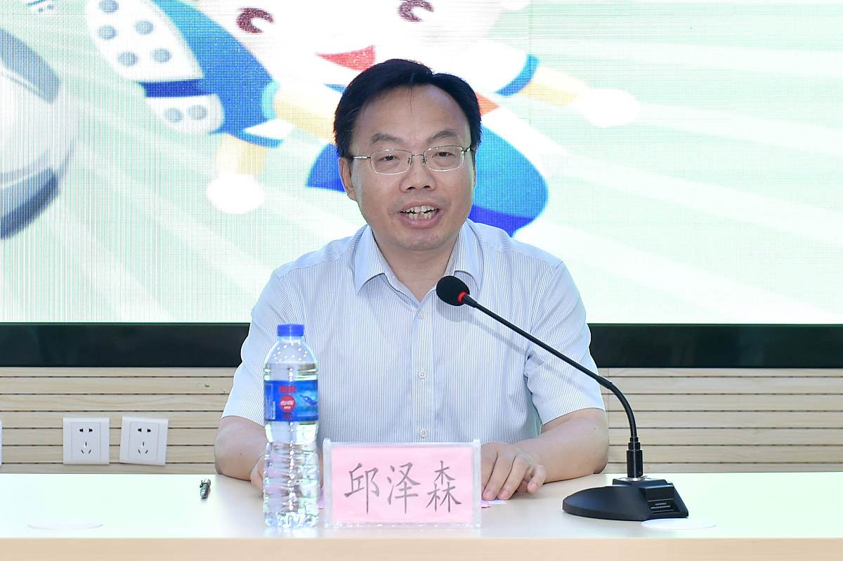 市经济信息委副主任到重庆市机械高级技工学校检查指导工作