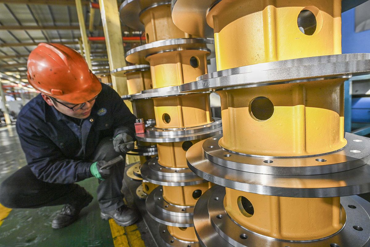 论文题目是热轧送卷车行走减速器要求6000字有目录详细内容引言、文献综述、研究方法计算公式计算方法和结果、结论、参考文献等有论证等系统化论文