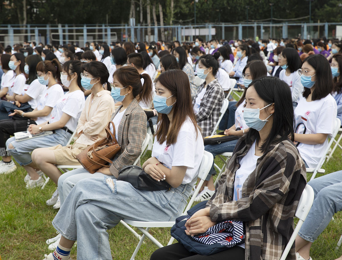 多彩的大学生活：学习、成长与难忘回忆