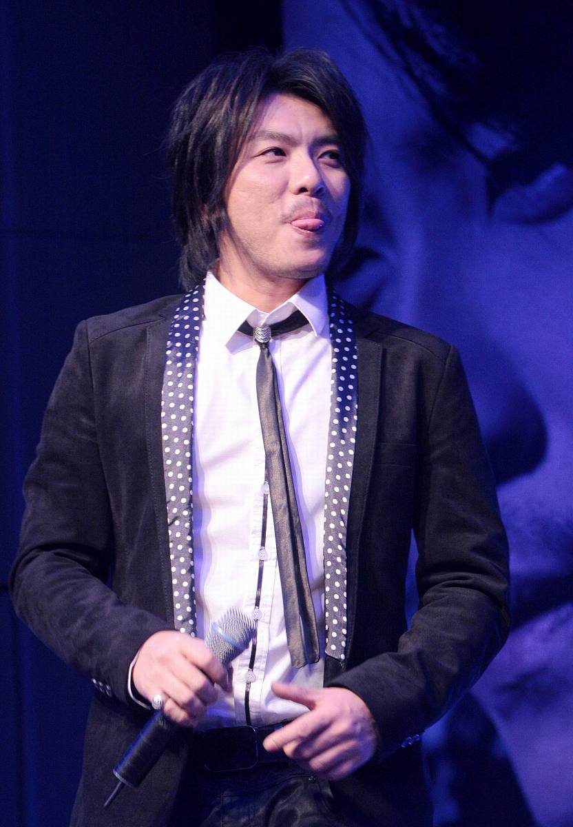 2010年5月6日,北京,蛰伏三年的阿杜带来了他的全新专辑《重新来过》.