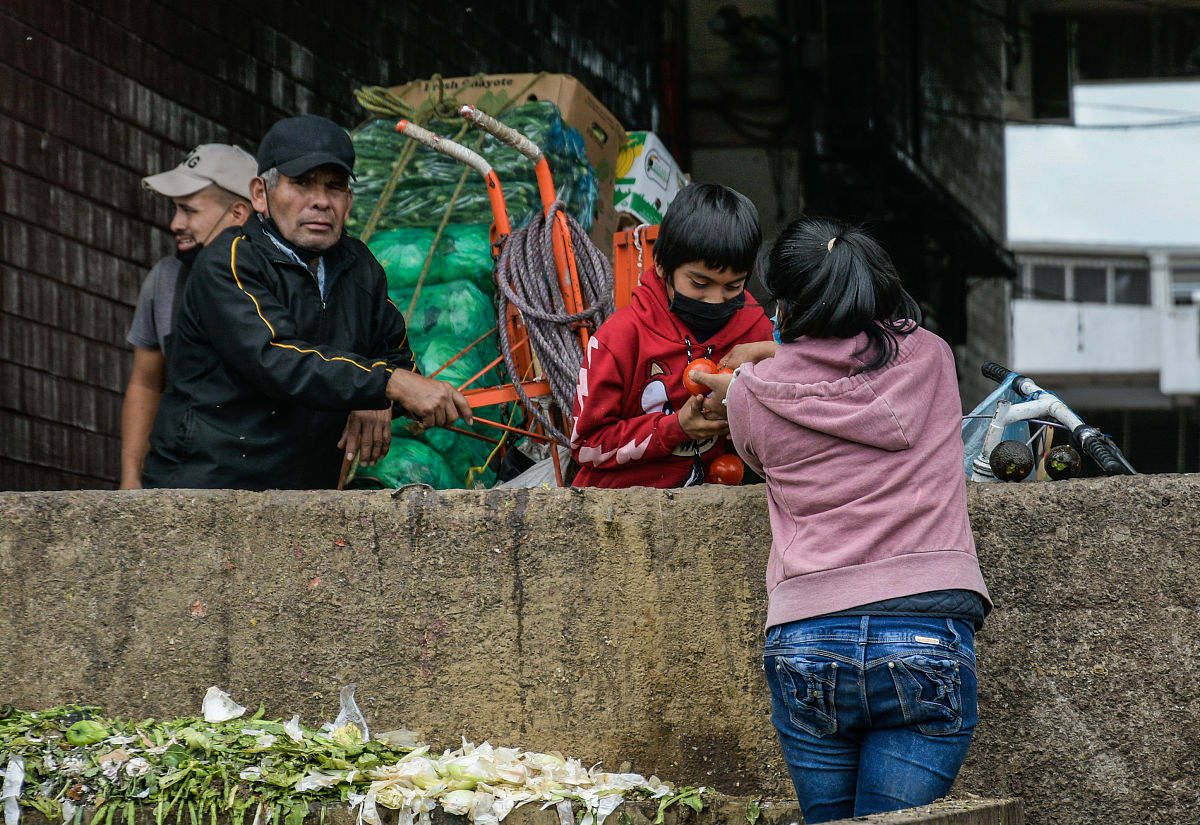 当地时间2021年8月30日,墨西哥墨西哥城,实拍当地童工.墨西哥多地学校