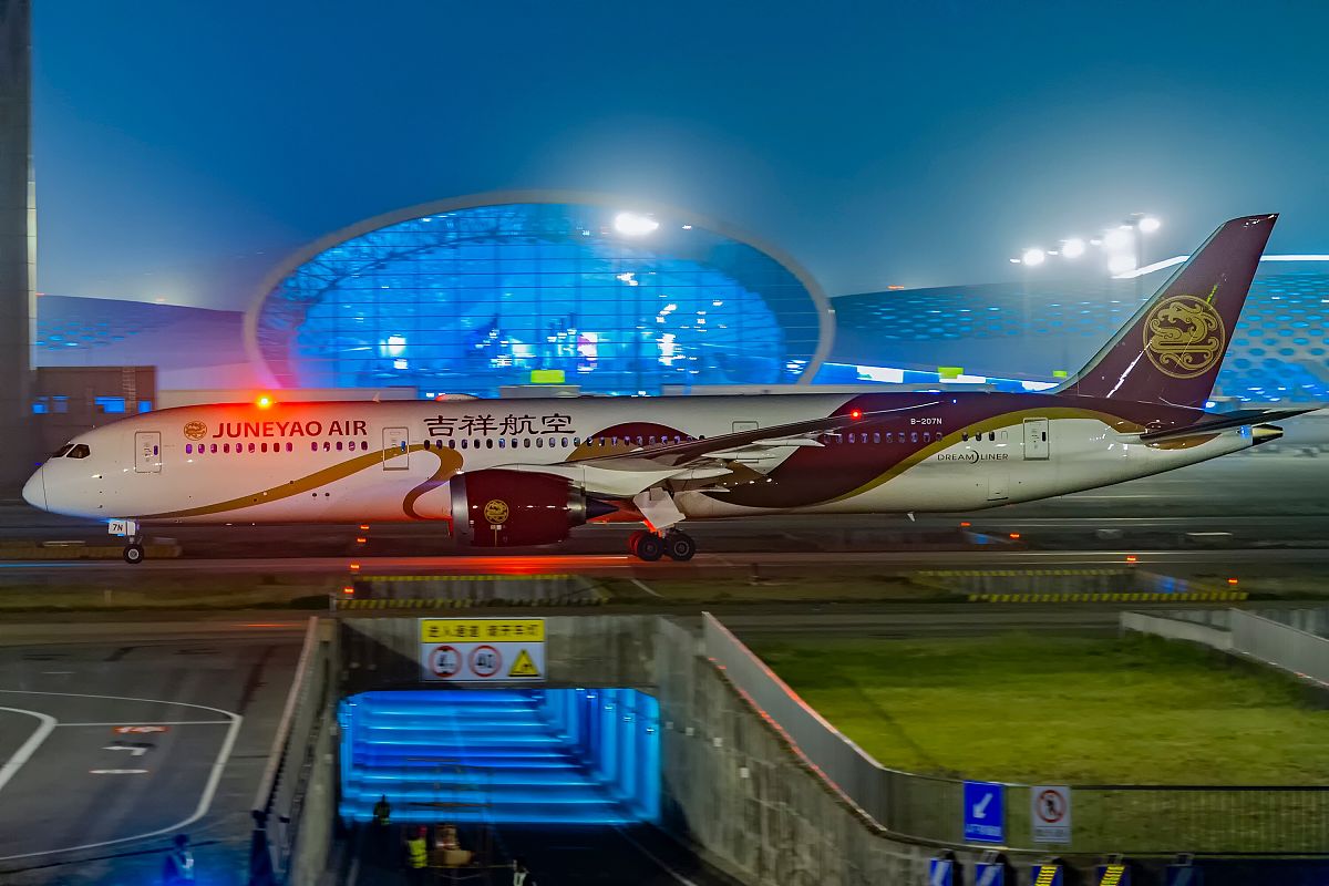 初中毕业不是艺体生能读航空学校吗