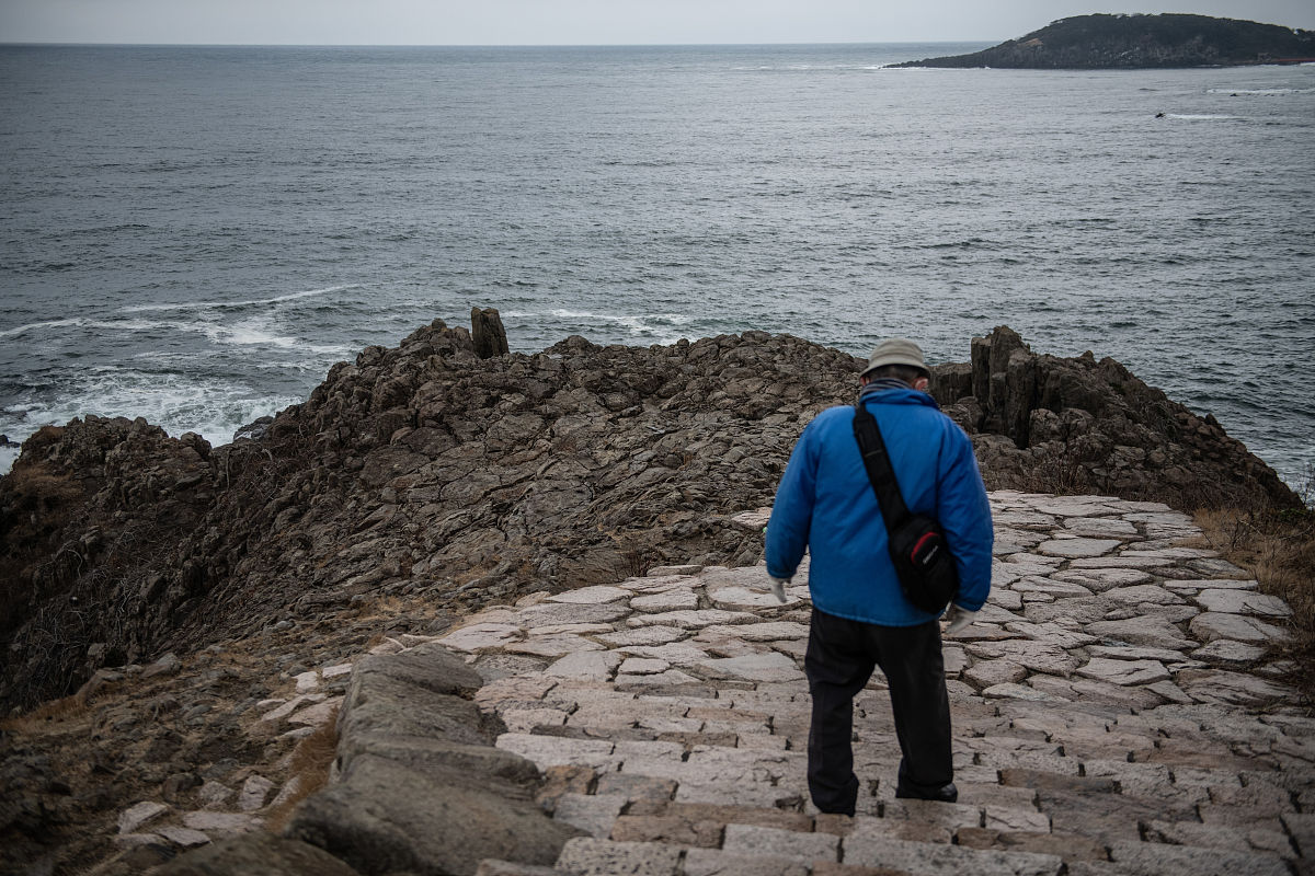 有礼貌的描述以下话您好打扰您了我是新入职的员工我在OA银行卡统计单中填写支行信息筛选项里没有我的开户行信息请问我应该找谁处理这个事情