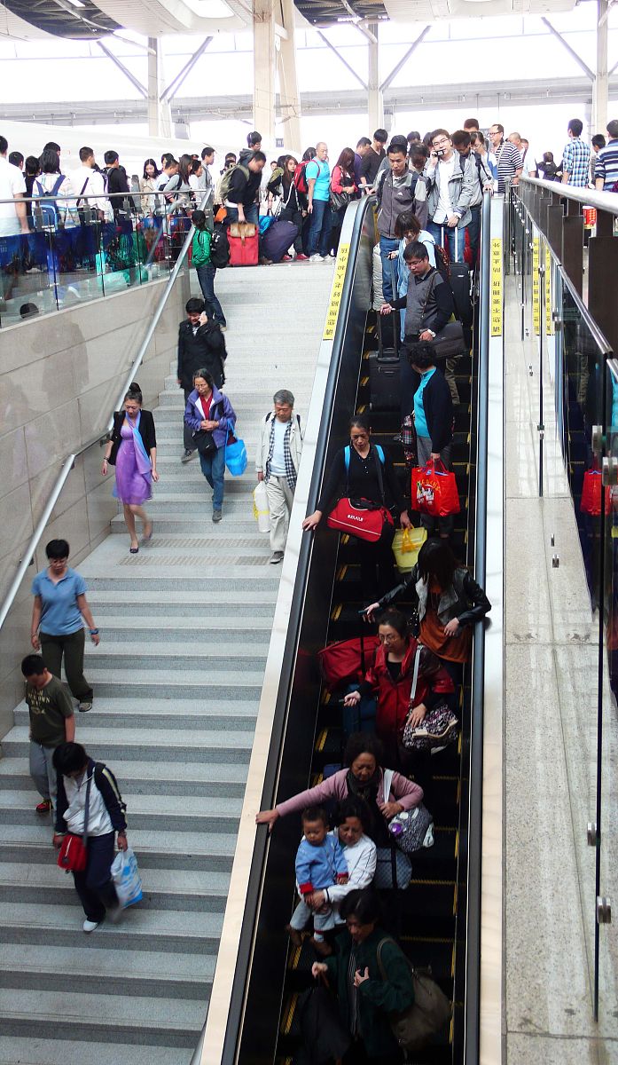 西安地铁大客流安全隐患：数据与案例分析