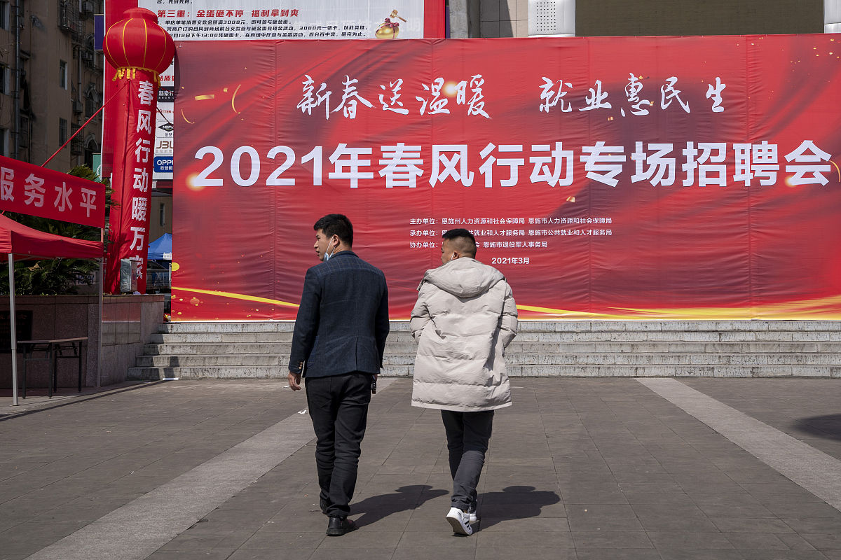 以残疾人的身份写一篇主题是奋进新征程逐梦新时代的演讲稿要求2000字