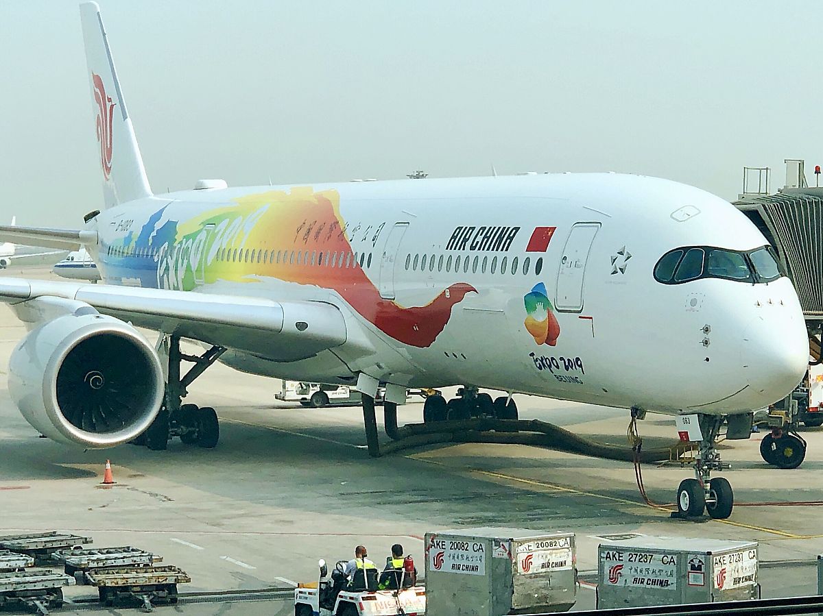 长荣航空从美国飞香港经济舱托运行李及手提行李的规定是什么？