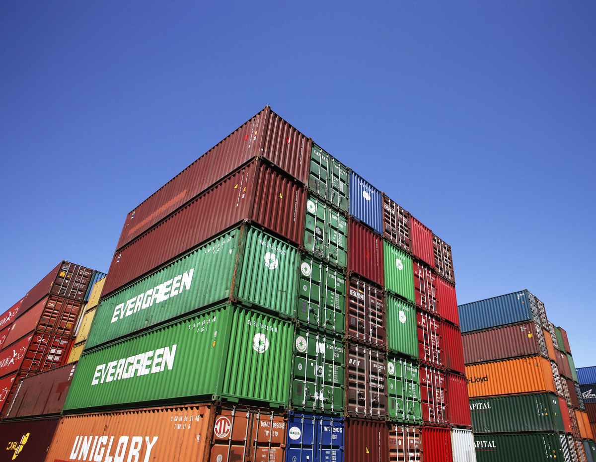 南京港集装箱年通过能力达200万标准箱，提升货运能力和竞争力