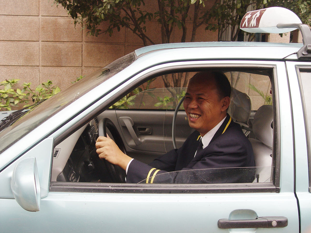 上海出租车司机一天工作12个小时月收入多少并说明信息来源