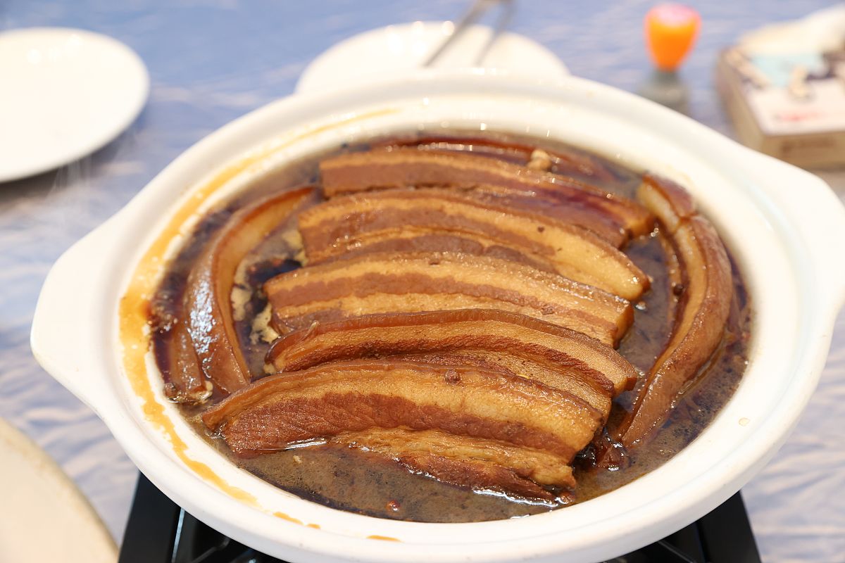 2021年6月24日,江苏徐州,牛蒡文化美食节上的各种美食.