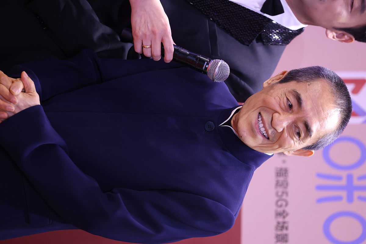 《坚如磐石》：震撼心灵的史诗巨作，致敬人性与家庭的力量