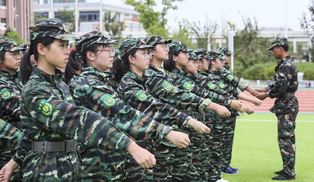阴雨绵绵中的一抹亮色：我的军训心得