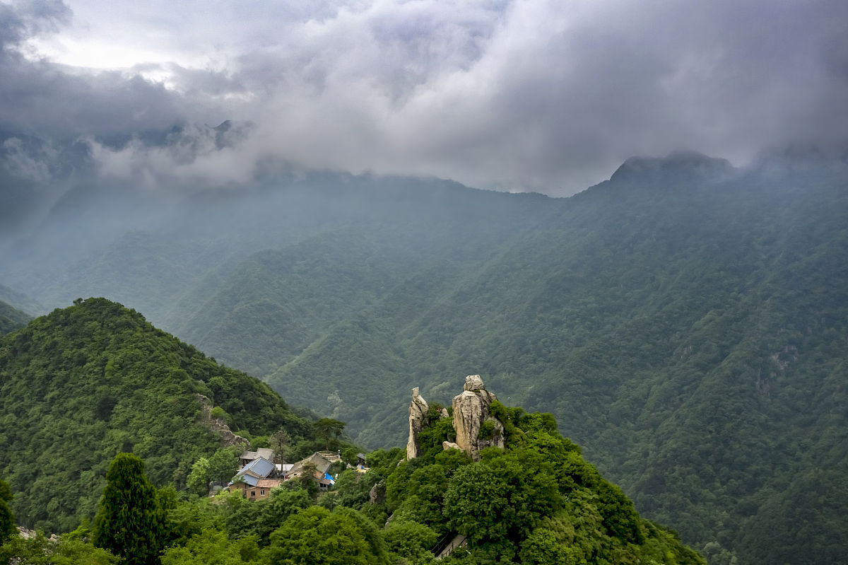 2021年5月,西安,秦岭上空风云涌动.(如若下载使用,请务必署名:曾文平/