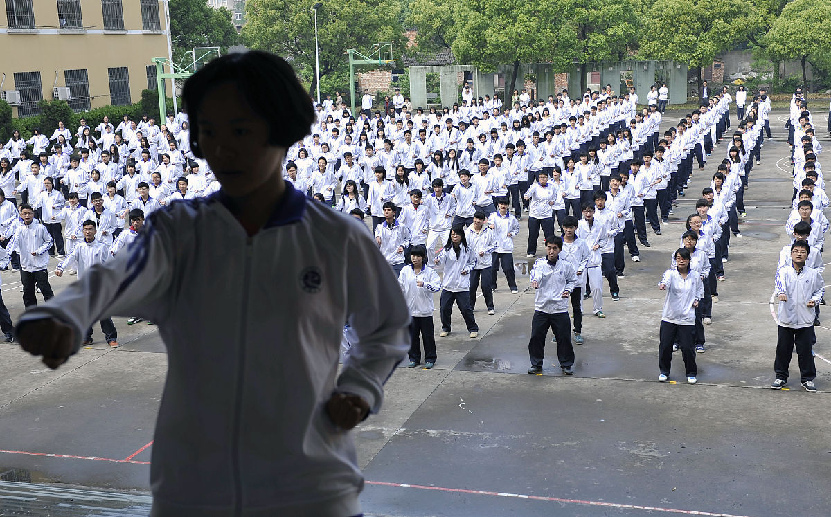 2013年4月23日,浙江温岭箬横中学的学生们,正在进行跆拳道课间操.+++_