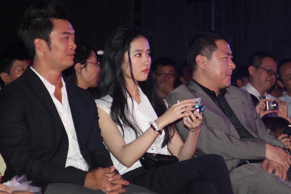 《光与夜之恋》停更了怎么办？读者作者都看这里！