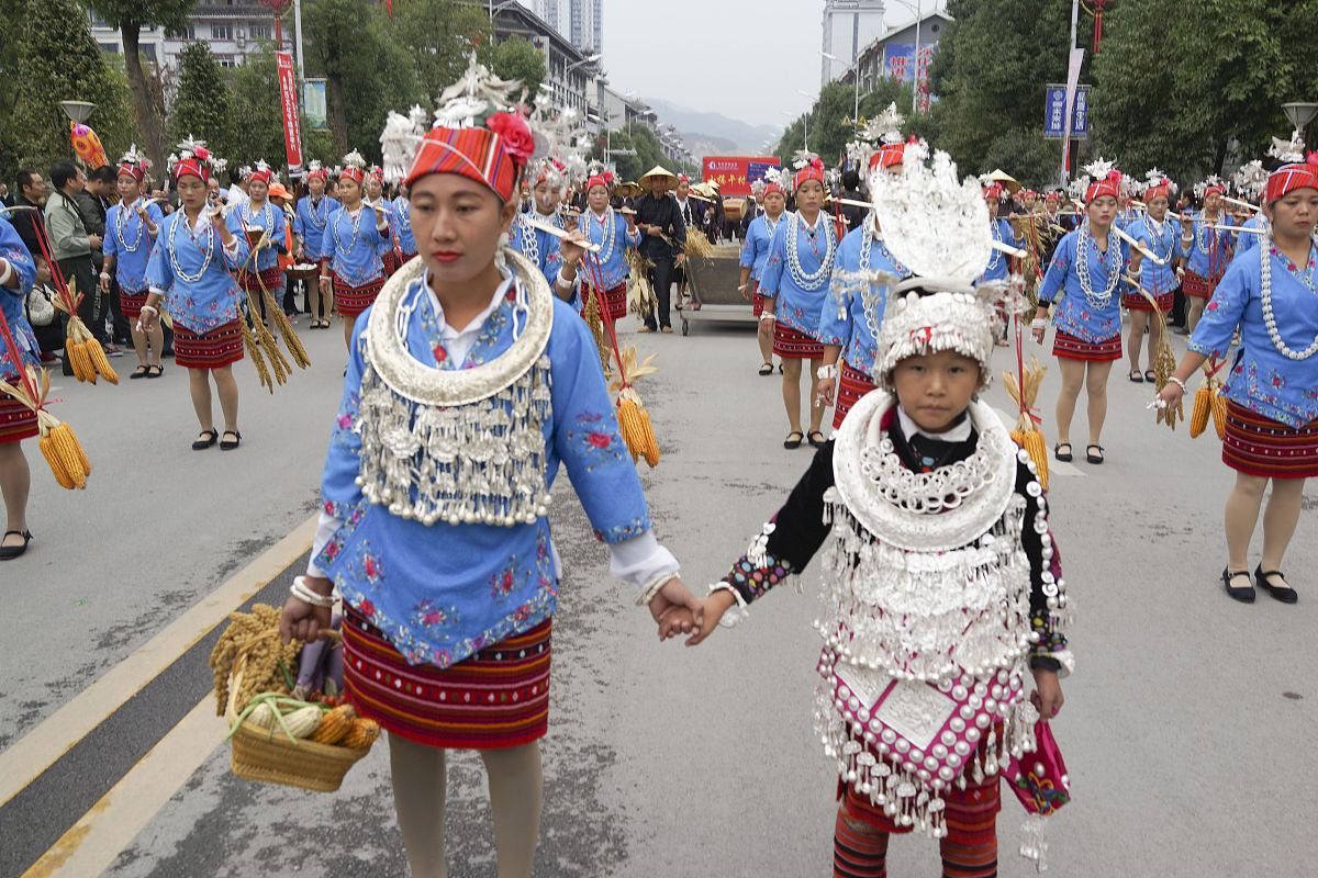 贵州民族大学中专部专业设置：电子信息、旅游管理、机械制造等