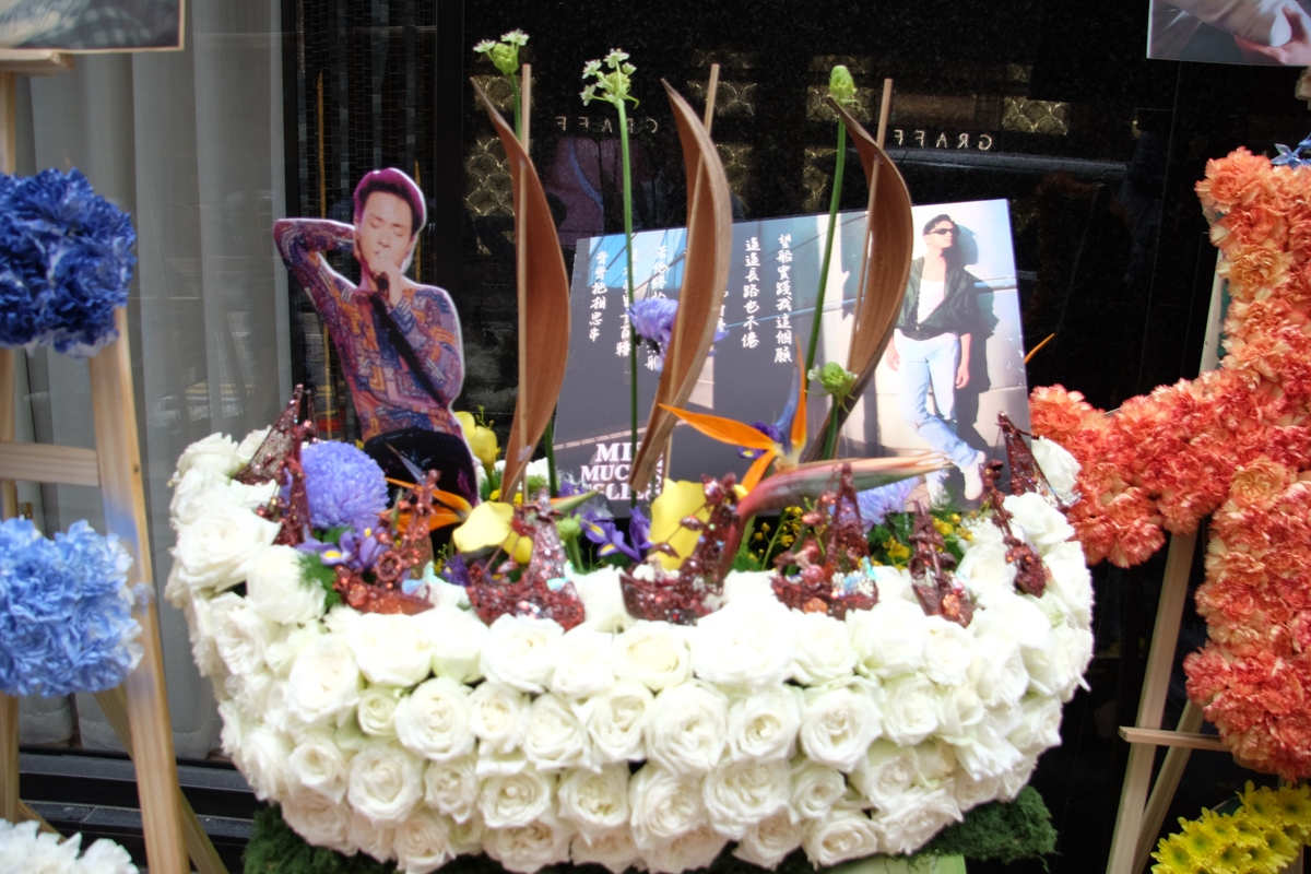 2026年3月31日,香港,张国荣逝世23周年,粉丝献花纪念.